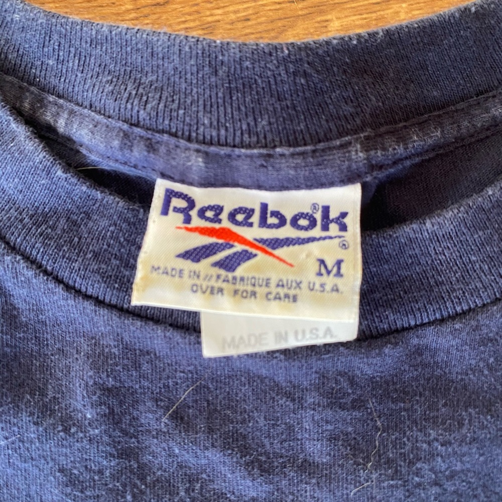 VINTAGE Reebok tshirt - Picture 3 of 4